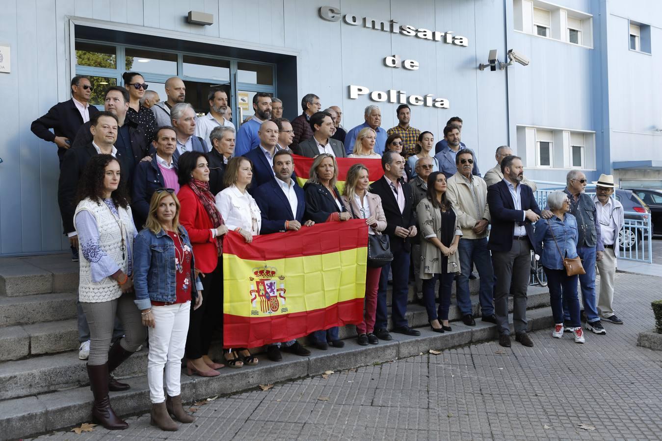 La concentración en Córdoba de apoyo a los policías en Cataluña, en imágenes