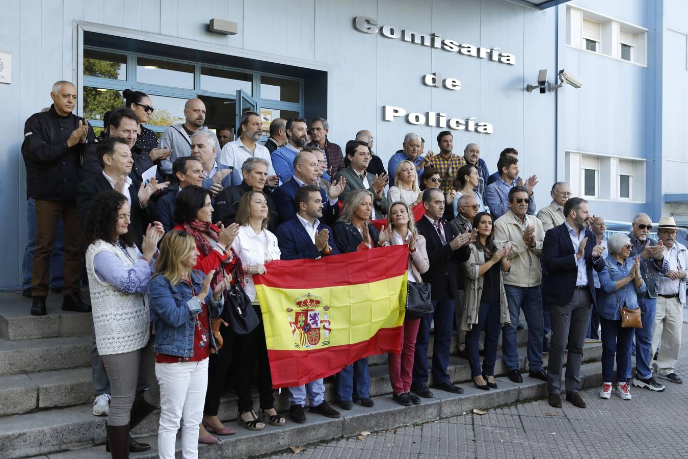 La concentración en Córdoba de apoyo a los policías en Cataluña, en imágenes