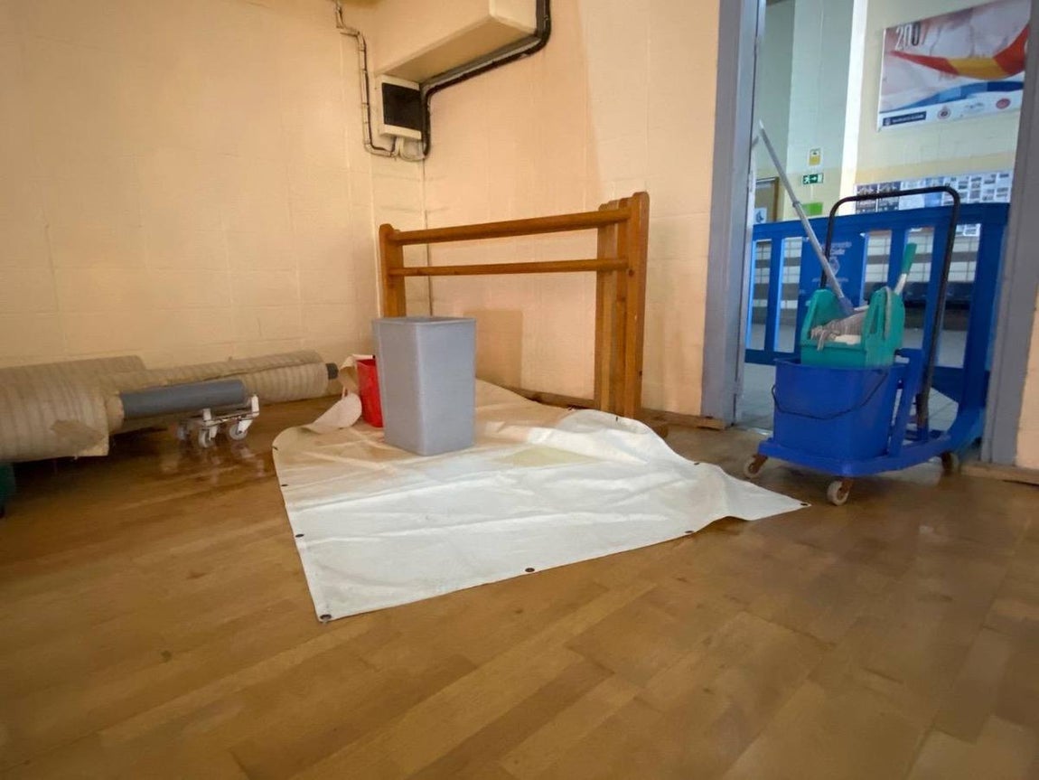 Desperfectos en el pabellón Ciudad de Cádiz