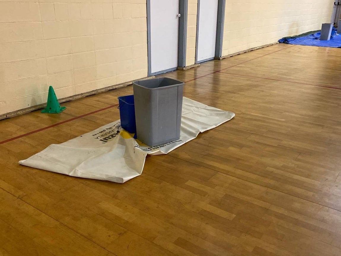 Desperfectos en el pabellón Ciudad de Cádiz