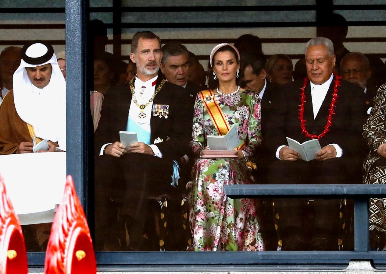 El rey Felipe VI y la reina Letizia asisten a la ceremonia de proclamación oficial de su ascenso al Trono del Crisantemo en Tokio. 
