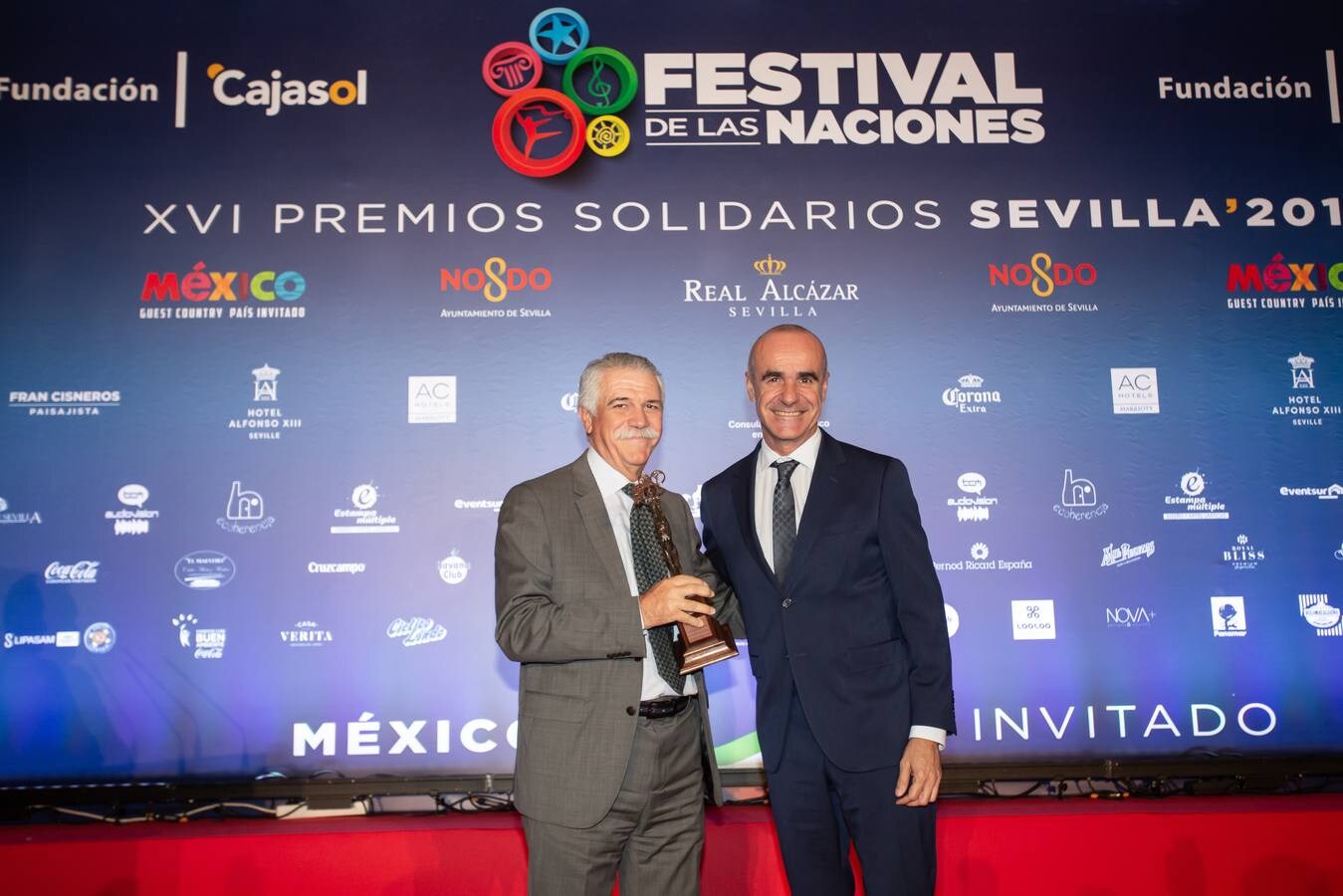 En imágenes, el Festival de las Naciones de Sevilla entrega sus premios solidarios