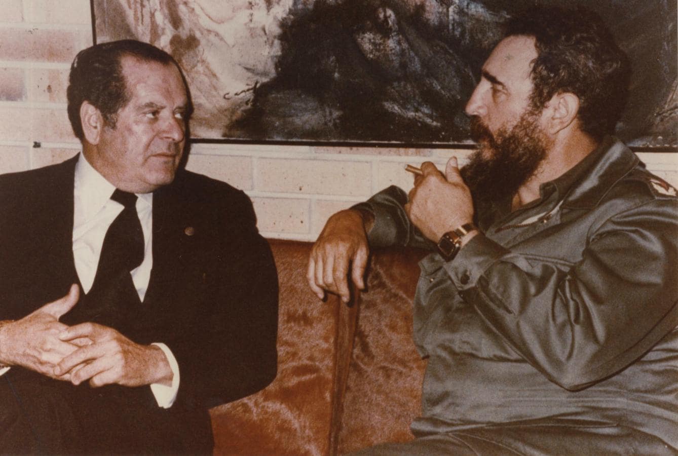 Eduardo Barreiros junto a Fidel Castro, en La Habana, en 1980, cuandofabricaba los motores Taíno en Cuba.. 