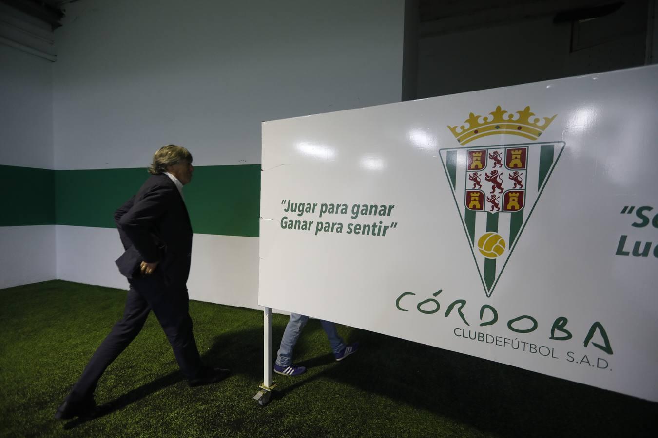 La despedida del técnico del Córdoba CF Enrique Martín, en imágenes