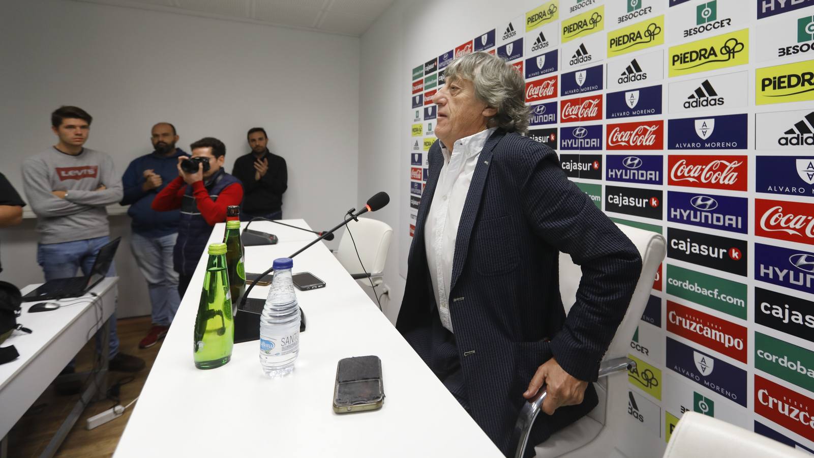 La despedida del técnico del Córdoba CF Enrique Martín, en imágenes