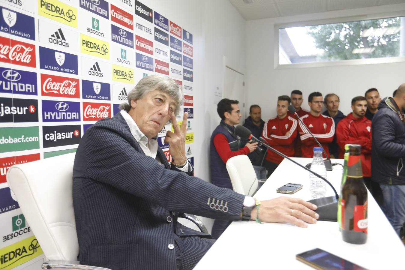 La despedida del técnico del Córdoba CF Enrique Martín, en imágenes