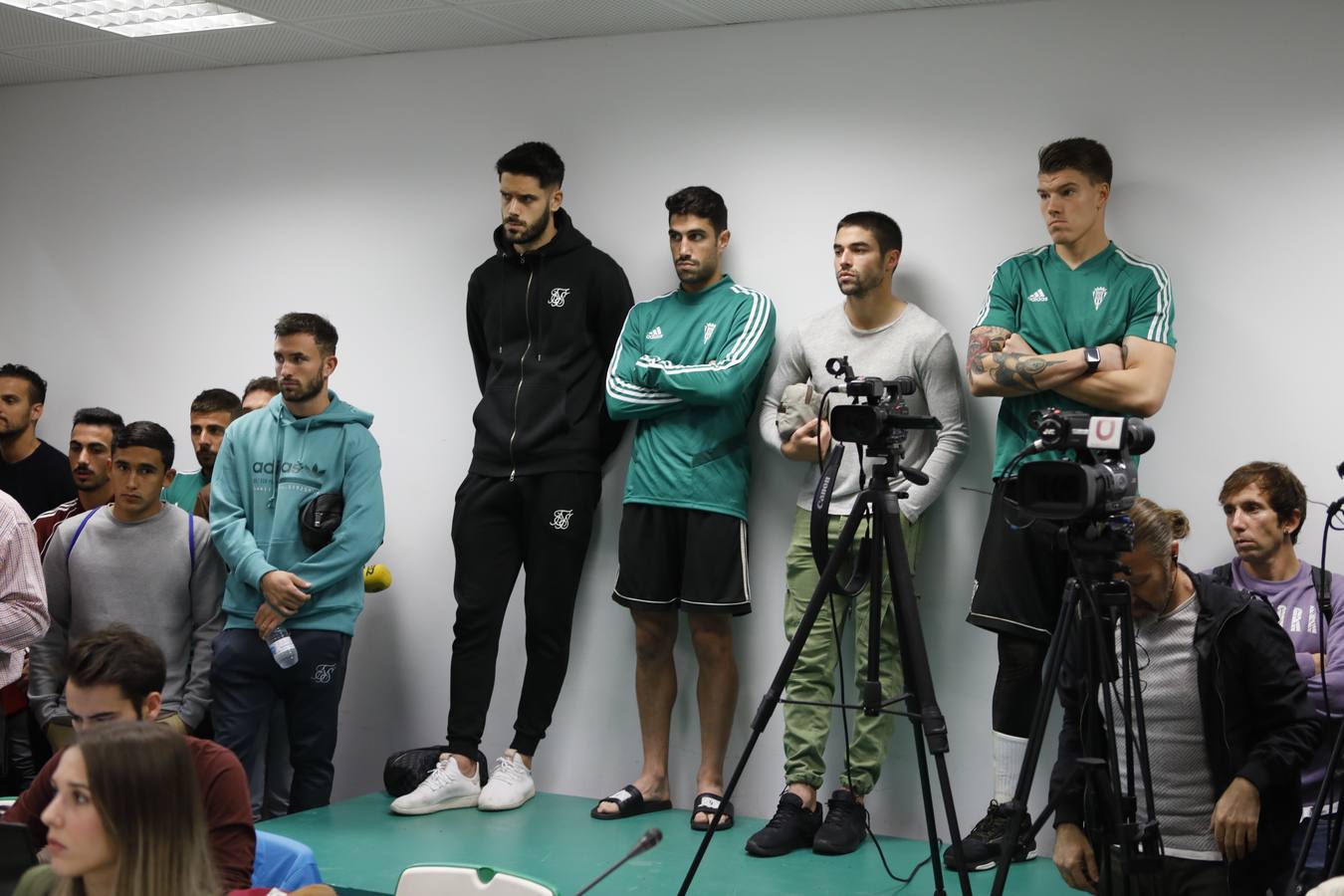 La despedida del técnico del Córdoba CF Enrique Martín, en imágenes