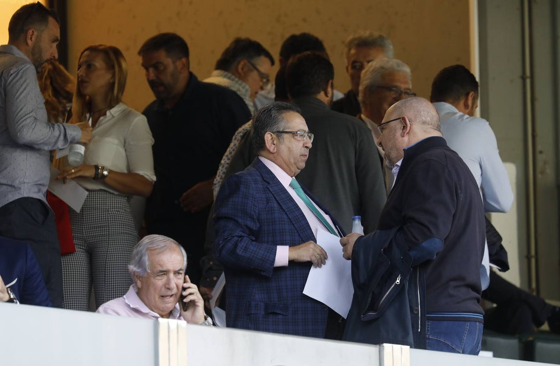 Tifo y buen ambiente en las gradas en el Córdoba CF-San Fernando