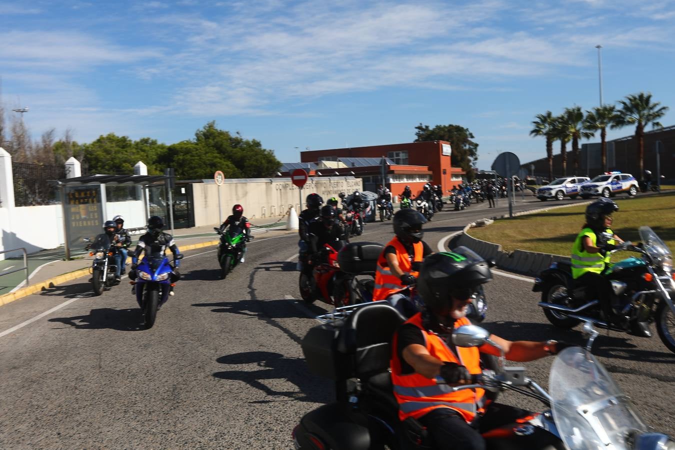 Un millar de moteros, contra los guardarraíles sin protección