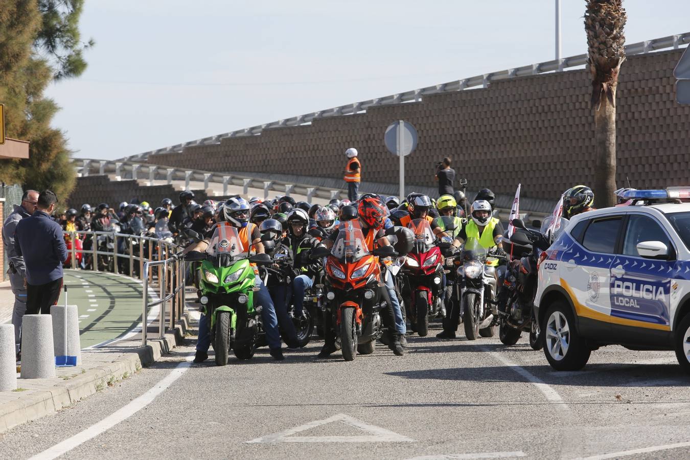 Un millar de moteros, contra los guardarraíles sin protección