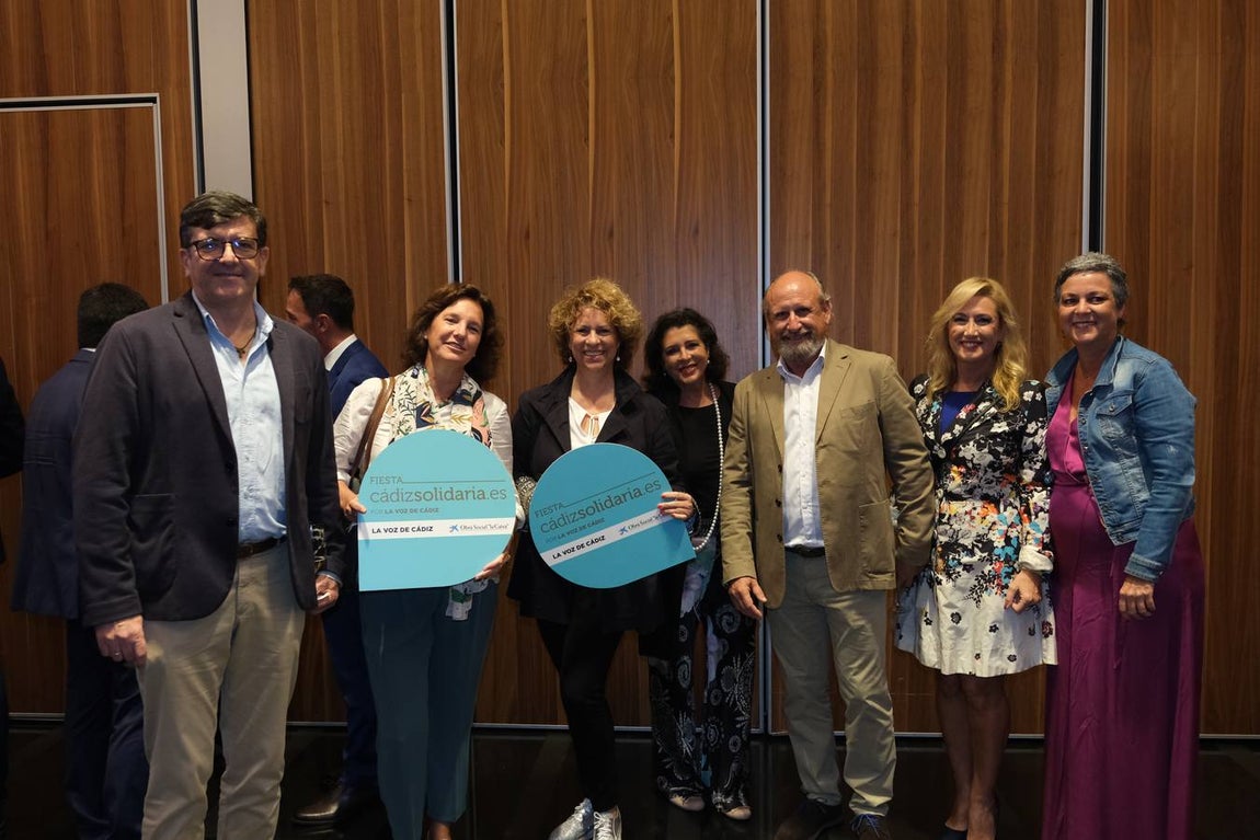 Ramón Guilloto, María Ramos, María de Sobrino, Carmen Gil, Tino Pérez, Mercedes Ravina y Pilar de Sobrino. 