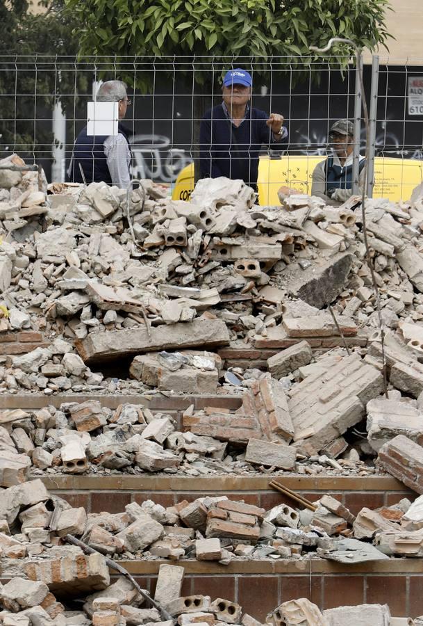 En imágenes, la demolición del Pabellón de la Juventud de Córdoba