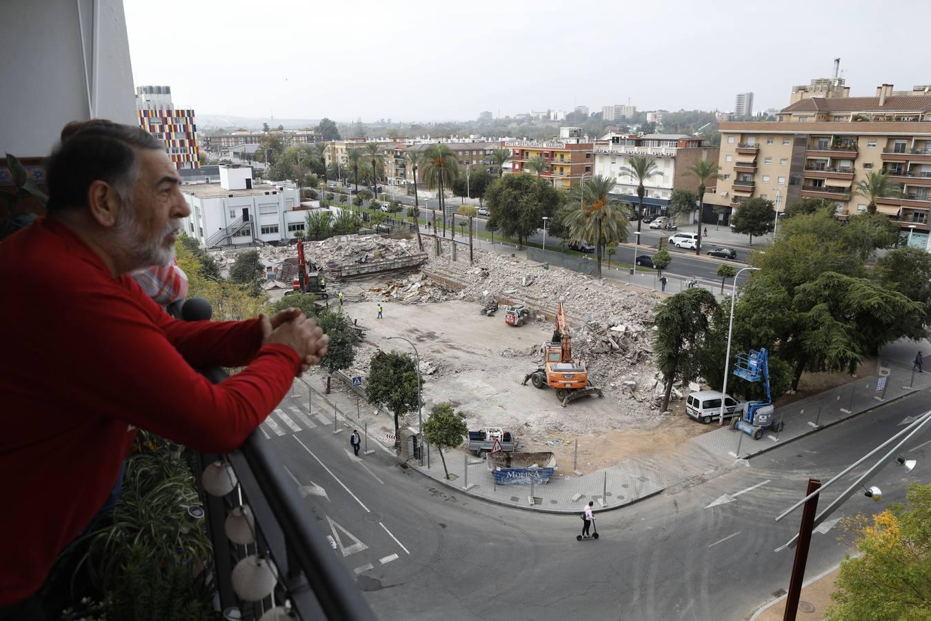 En imágenes, la demolición del Pabellón de la Juventud de Córdoba