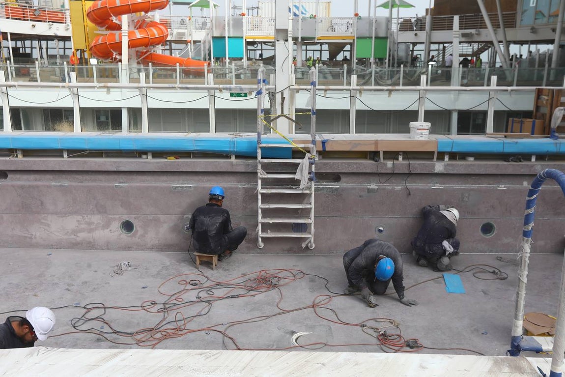 Las primeras imágenes de la reparación del crucero Oasis, de Royal Caribbean