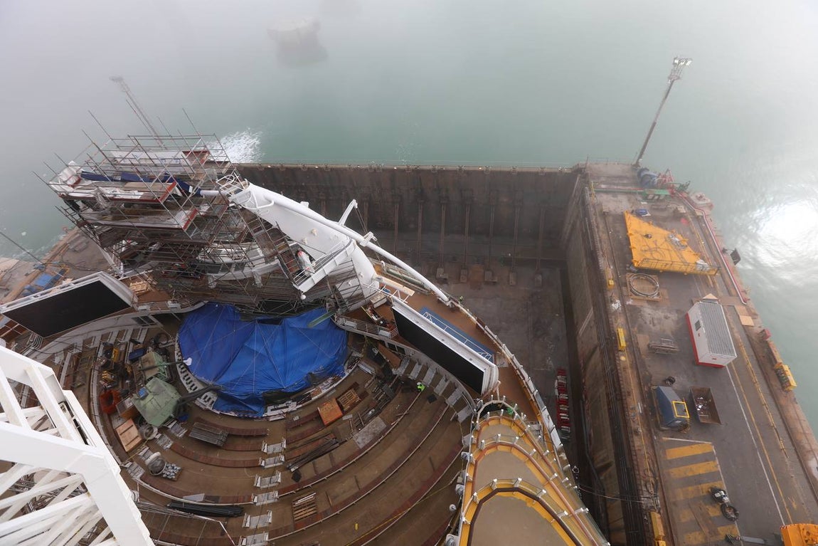 Las primeras imágenes de la reparación del crucero Oasis, de Royal Caribbean