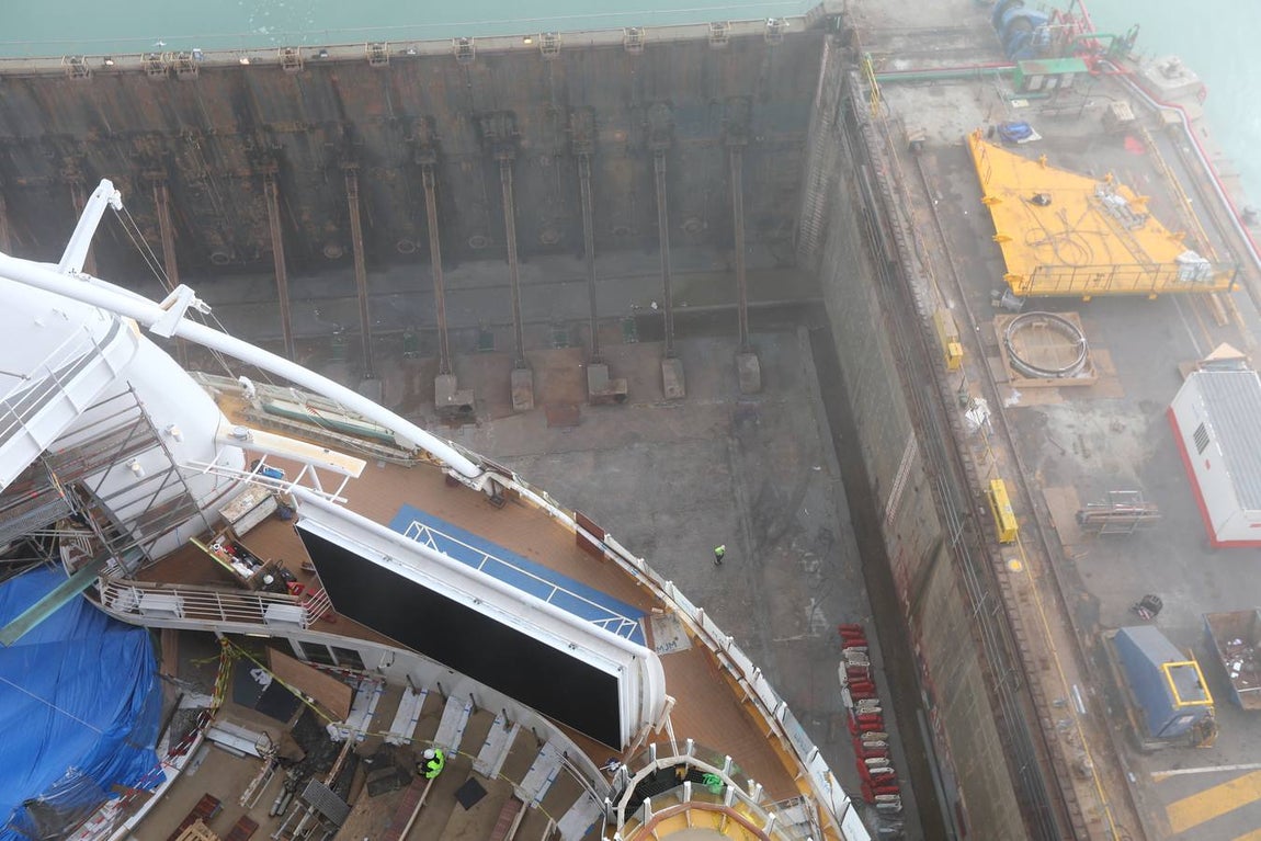 Las primeras imágenes de la reparación del crucero Oasis, de Royal Caribbean