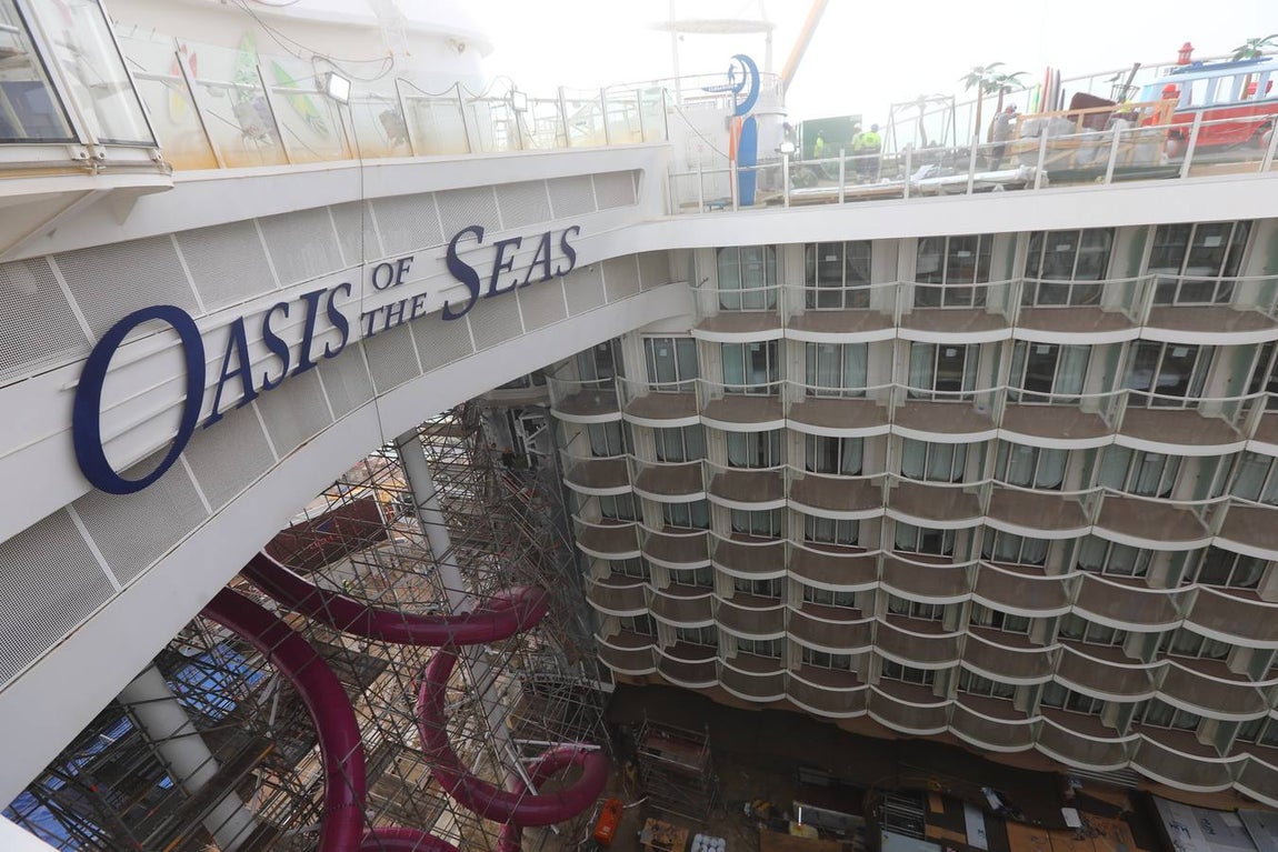 Las primeras imágenes de la reparación del crucero Oasis, de Royal Caribbean
