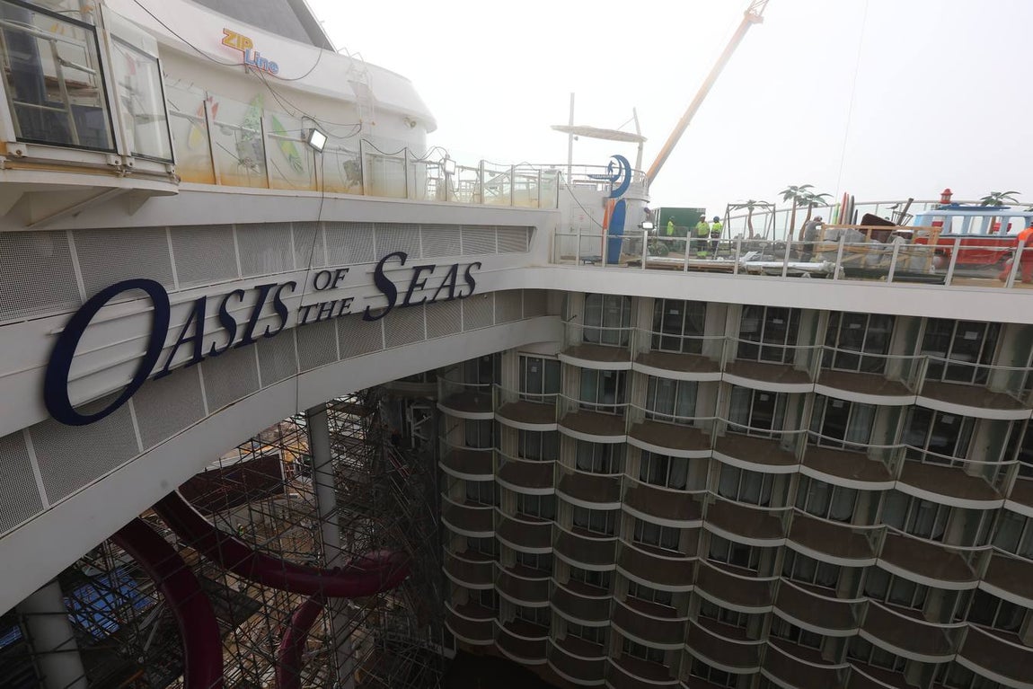 Las primeras imágenes de la reparación del crucero Oasis, de Royal Caribbean
