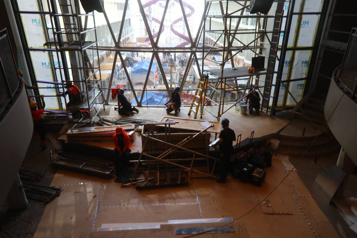 Las primeras imágenes de la reparación del crucero Oasis, de Royal Caribbean