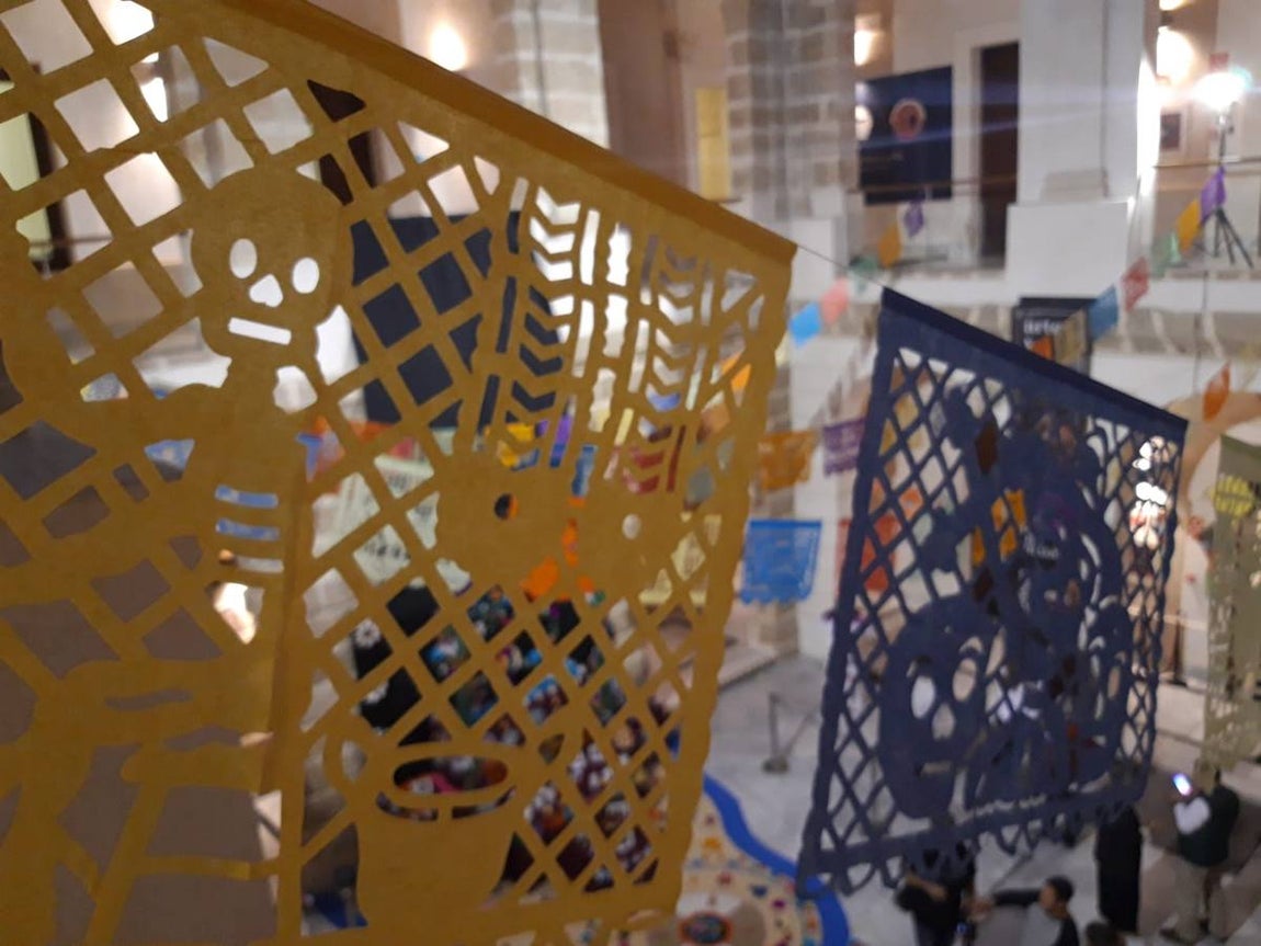 FOTOS: Así se celebra el Día de los Muertos mexicanos en Cádiz