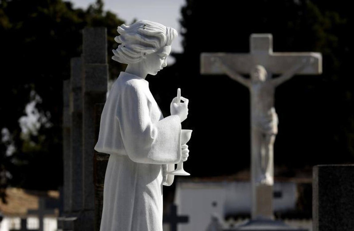 Las esculturas de los cementerios de Córdoba, en imágenes