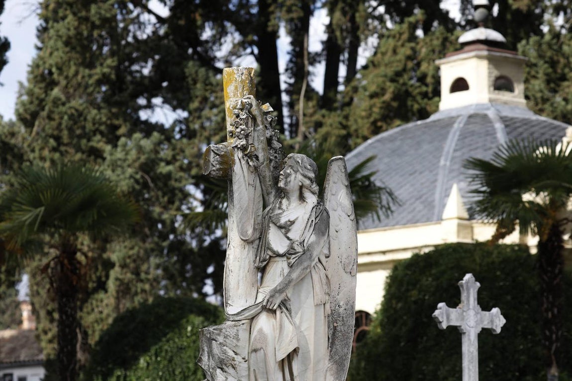 Las esculturas de los cementerios de Córdoba, en imágenes