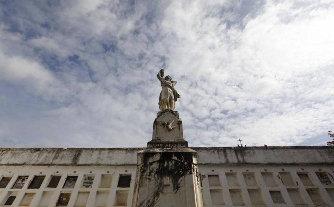 Las esculturas de los cementerios de Córdoba, en imágenes