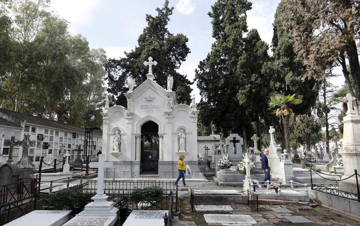 Las esculturas de los cementerios de Córdoba, en imágenes