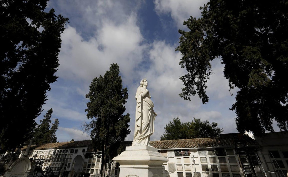 Las esculturas de los cementerios de Córdoba, en imágenes