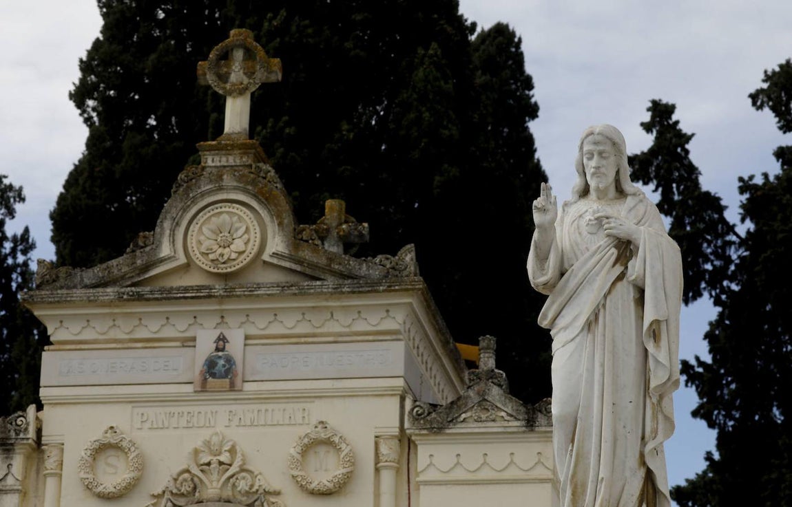 Las esculturas de los cementerios de Córdoba, en imágenes