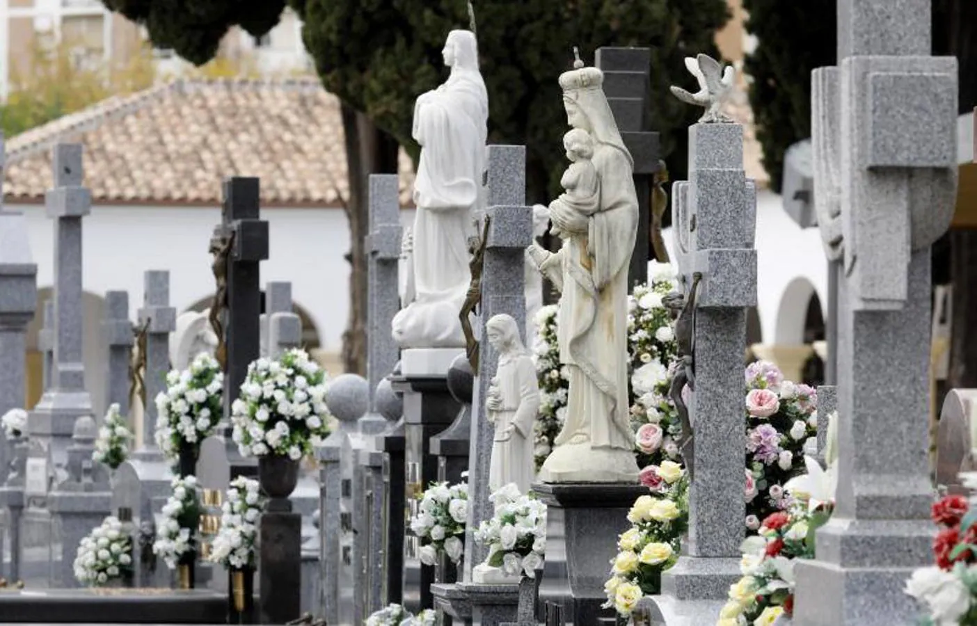 Las esculturas de los cementerios de Córdoba, en imágenes
