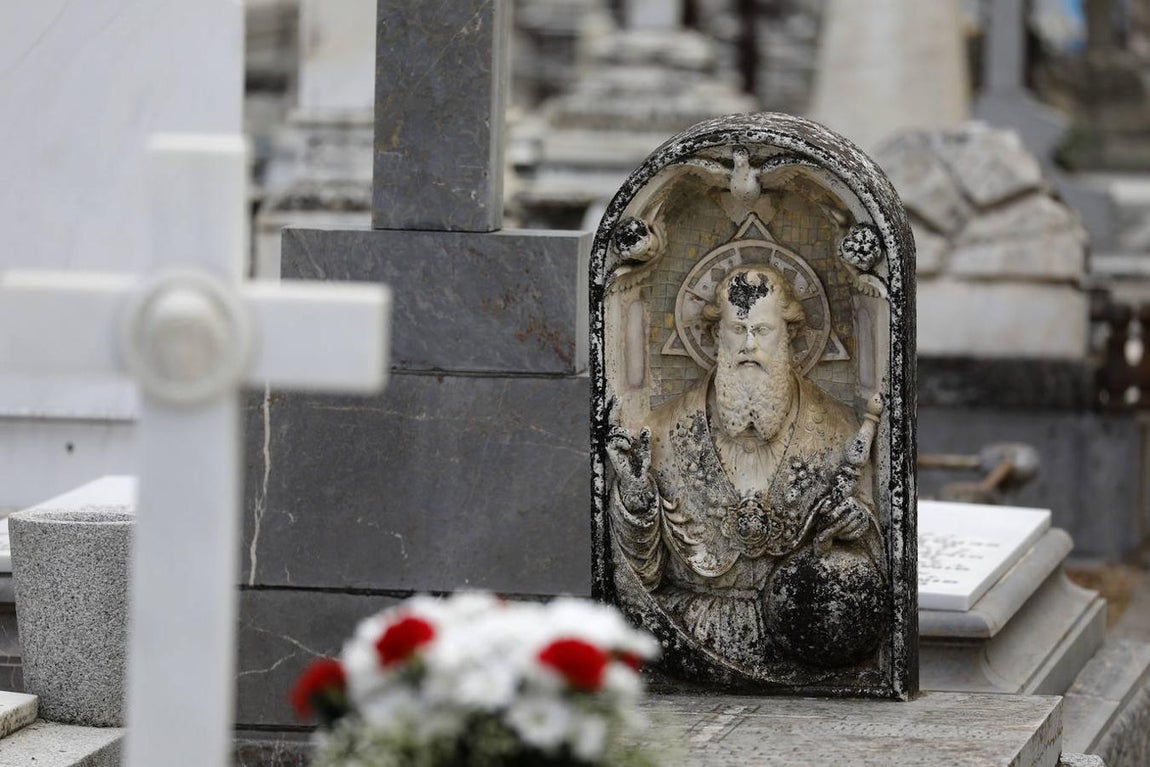Las esculturas de los cementerios de Córdoba, en imágenes