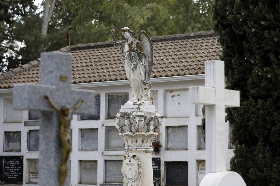 Las esculturas de los cementerios de Córdoba, en imágenes