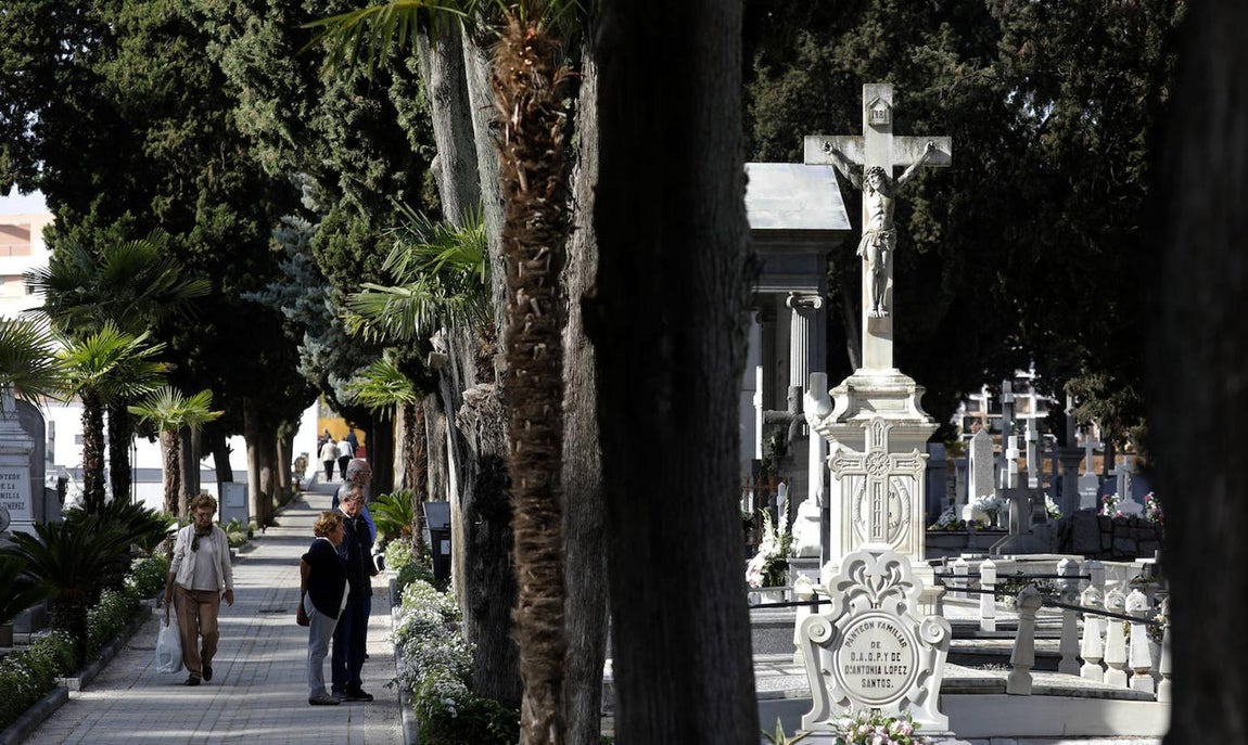 Las esculturas de los cementerios de Córdoba, en imágenes