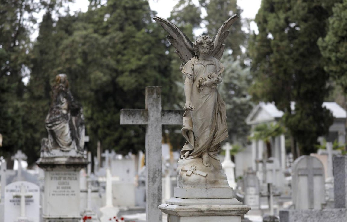 Las esculturas de los cementerios de Córdoba, en imágenes