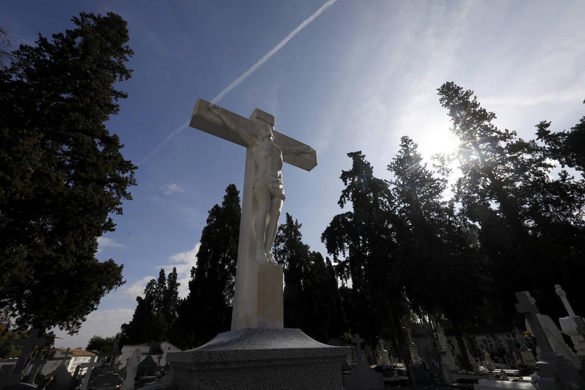Las esculturas de los cementerios de Córdoba, en imágenes