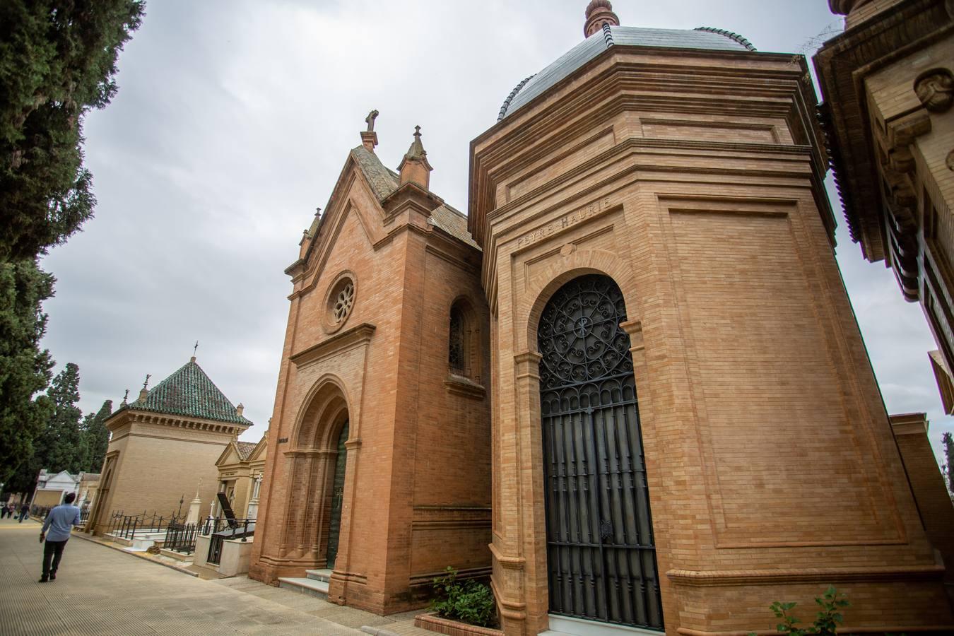 Un paseo por las tumbas más singulares de Sevilla