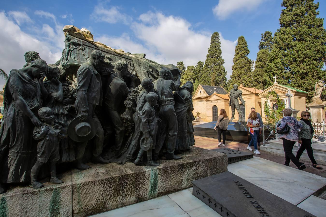 Un paseo por las tumbas más singulares de Sevilla