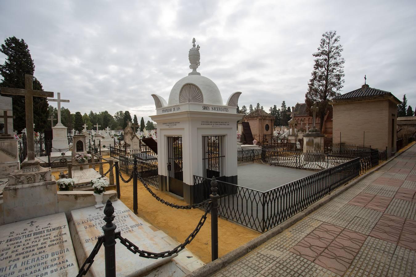 Un paseo por las tumbas más singulares de Sevilla