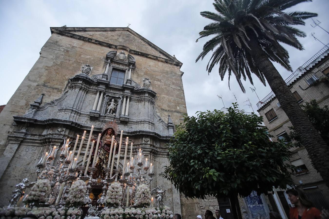 La procesión de Nuestra Señora del Amparo por Córdoba, en imágenes