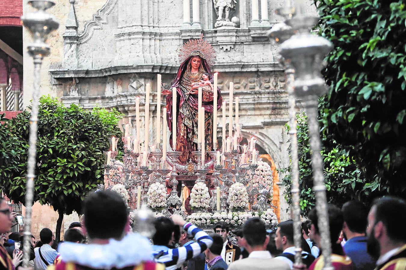 La procesión de Nuestra Señora del Amparo por Córdoba, en imágenes