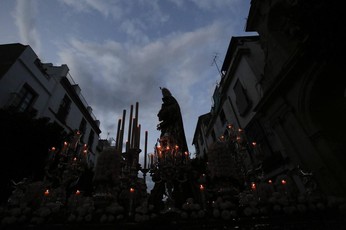 La procesión de Nuestra Señora del Amparo por Córdoba, en imágenes