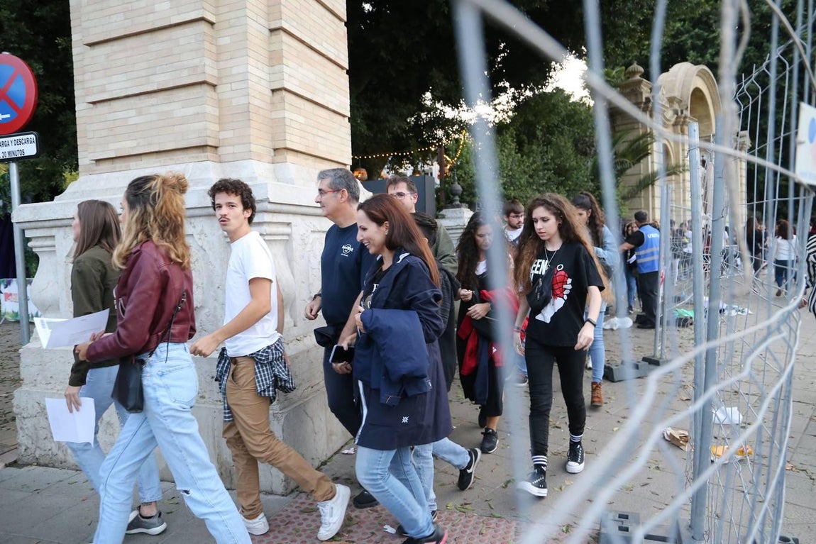 Ambiente previo al concierto de Green Day en la Plaza de España por los MTV EMA Sevilla 2019