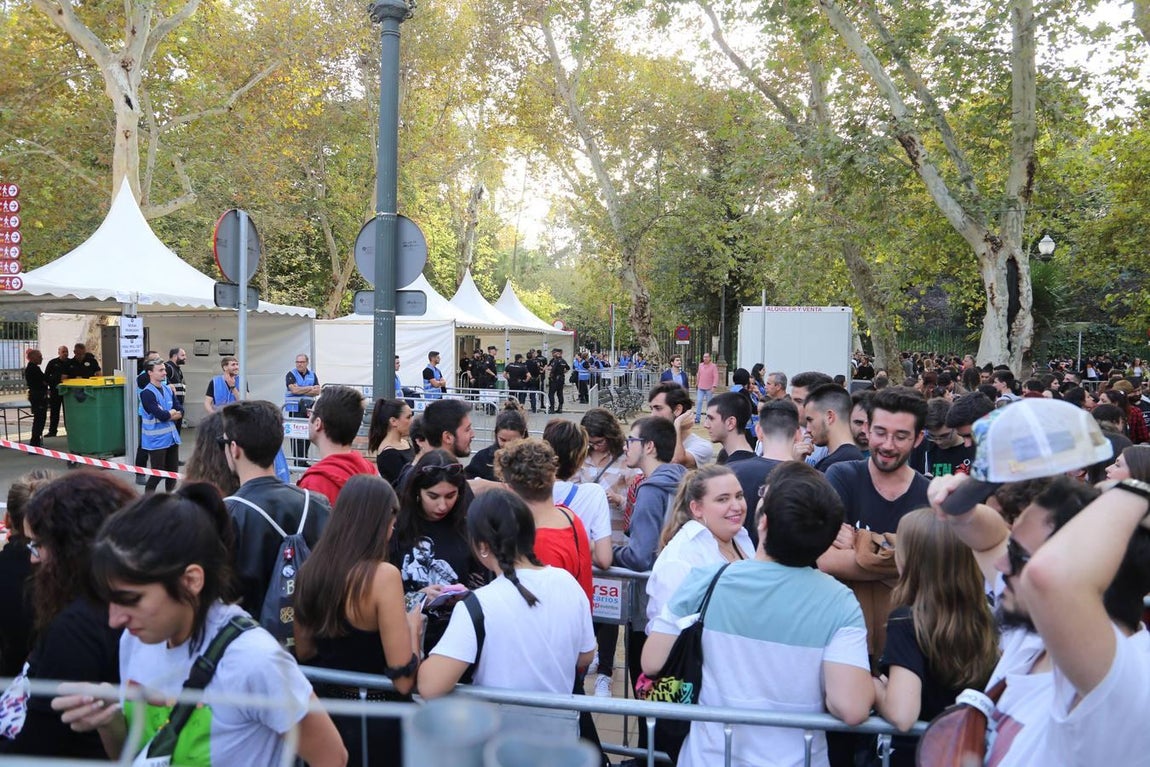 Ambiente previo al concierto de Green Day en la Plaza de España por los MTV EMA Sevilla 2019