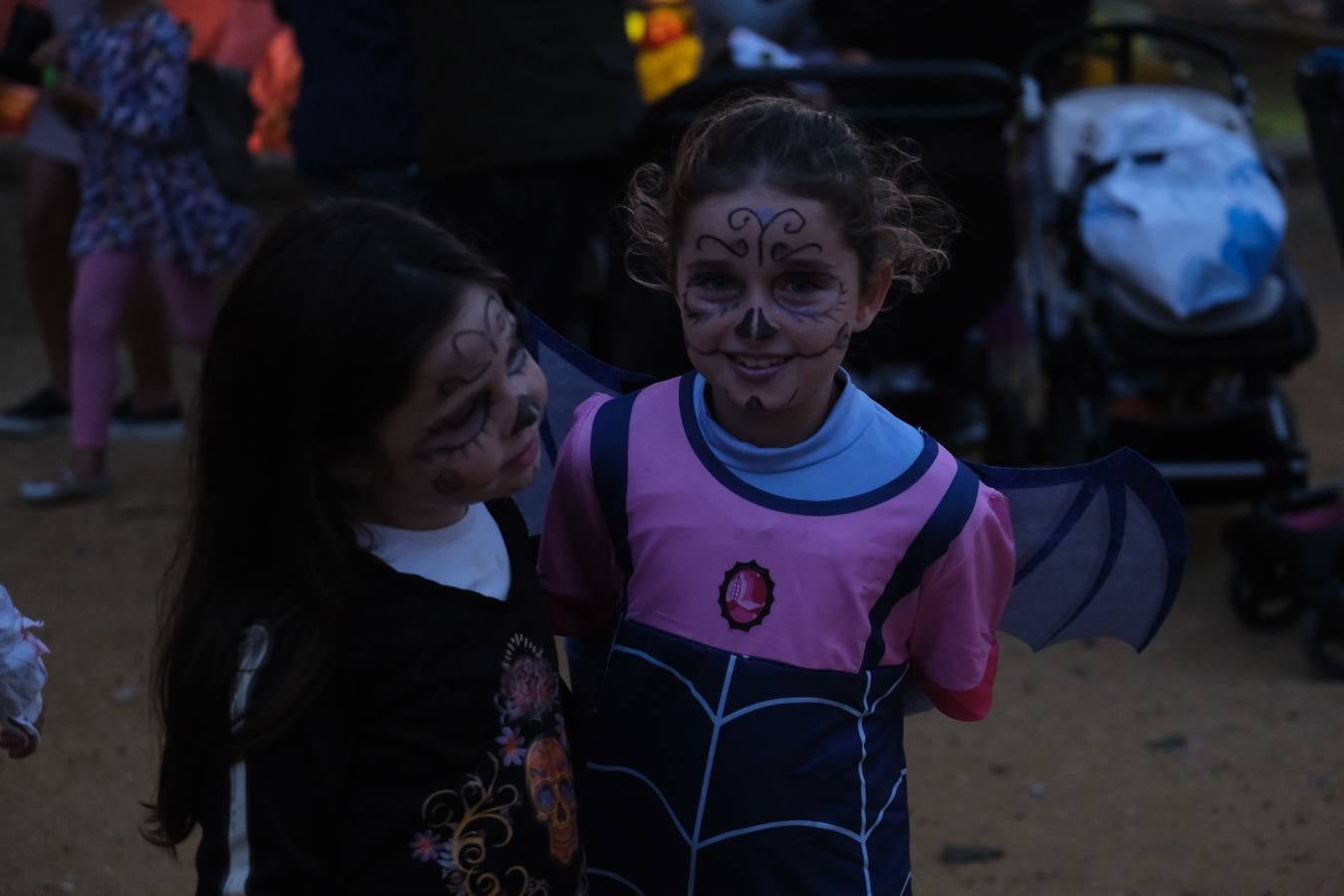 FOTOS: Fiesta mexicana por el Día de los Muertos en el Parque del Genovés de Cádiz