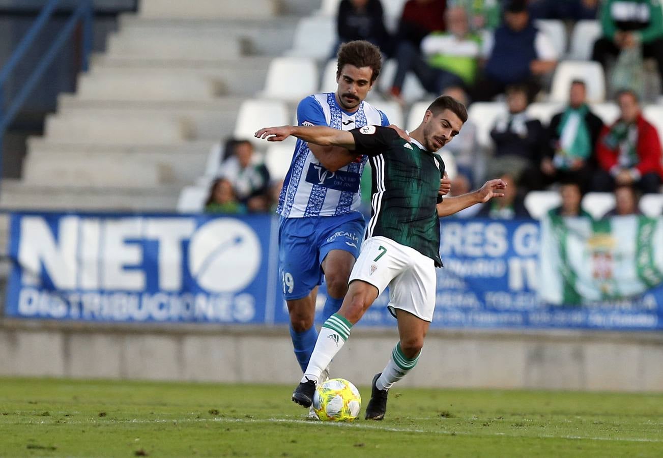 La afición desplazada y las jugadas del Talavera-Córdoba CF, en imágenes