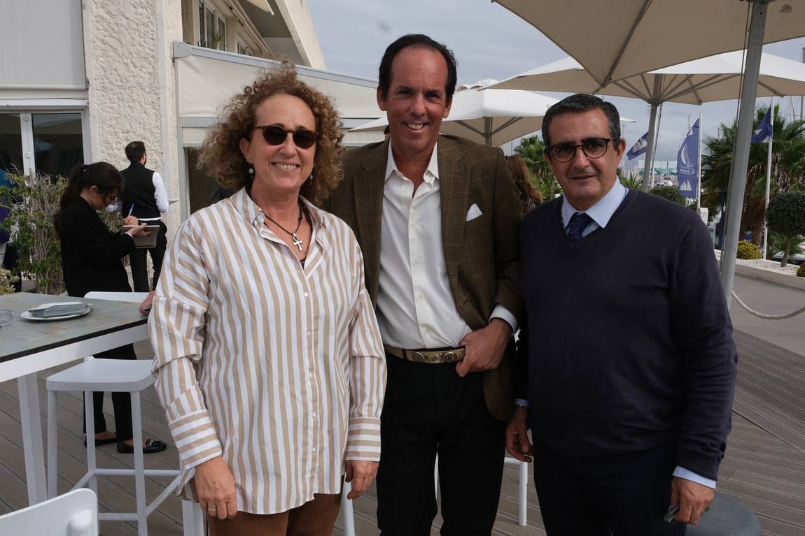 Lourdes Gil, José Argudo y Luis García de Miguel