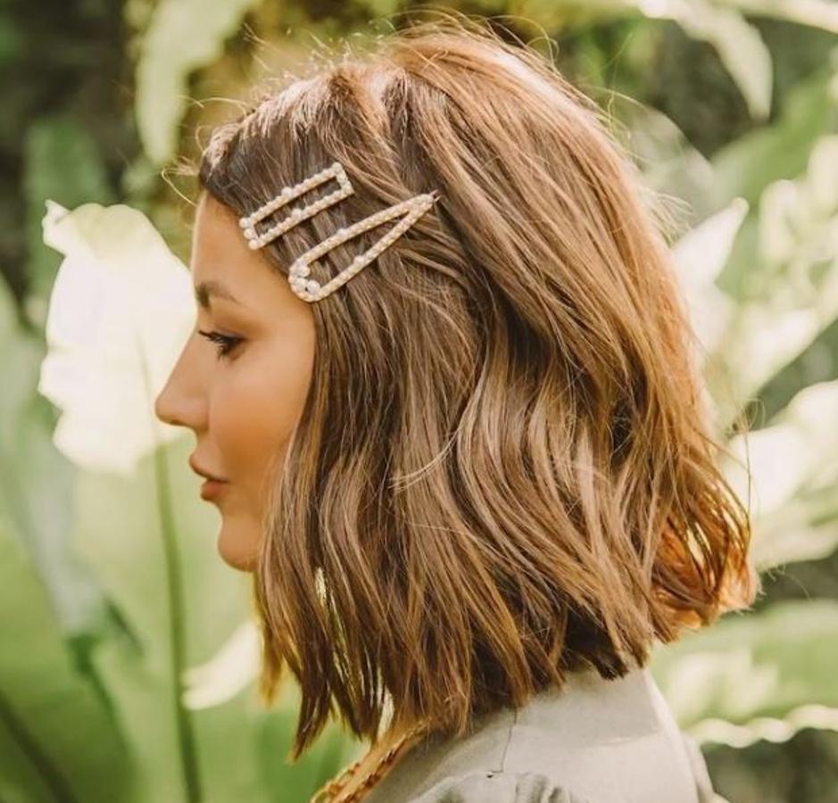 Alexandra Pereira. Es difícil resistirse a los cortes de pelo de moda en cada temporada. Las celebs, como no podía ser de otra manera, no dudan en apuntarse a las últimas tendencias estilísticas y Paula Echevarría lo demostraba esta misma semana despidiéndose de su icónica melena y dando la bienvenida al deseado «long bob». Un corte de pelo que vuelve a estar presente esta temporada y al que ya se han sumado numerosos rostros conocidos.