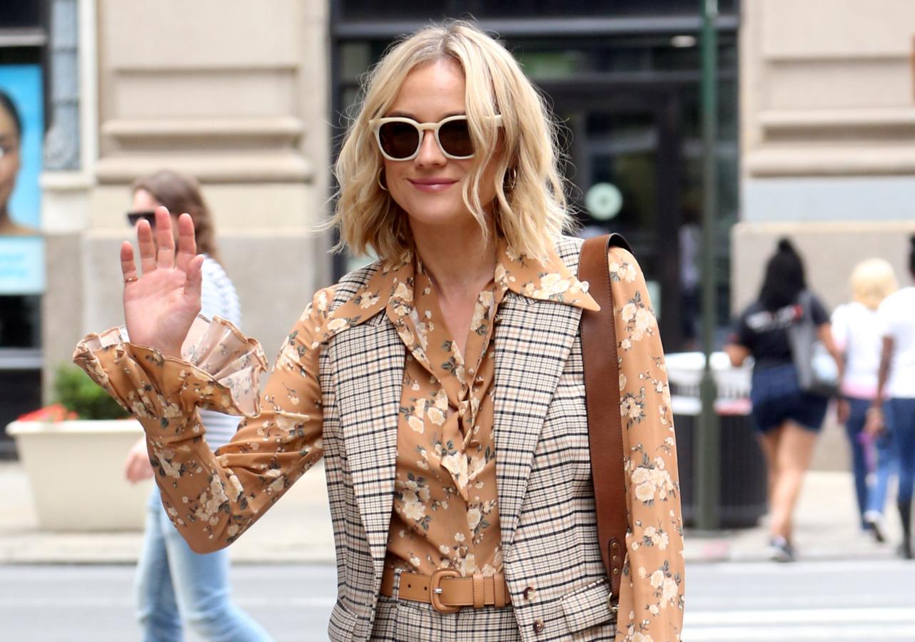 Diane Kruger. Es difícil resistirse a los cortes de pelo de moda en cada temporada. Las celebs, como no podía ser de otra manera, no dudan en apuntarse a las últimas tendencias estilísticas y Paula Echevarría lo demostraba esta misma semana despidiéndose de su icónica melena y dando la bienvenida al deseado «long bob». Un corte de pelo que vuelve a estar presente esta temporada y al que ya se han sumado numerosos rostros conocidos.