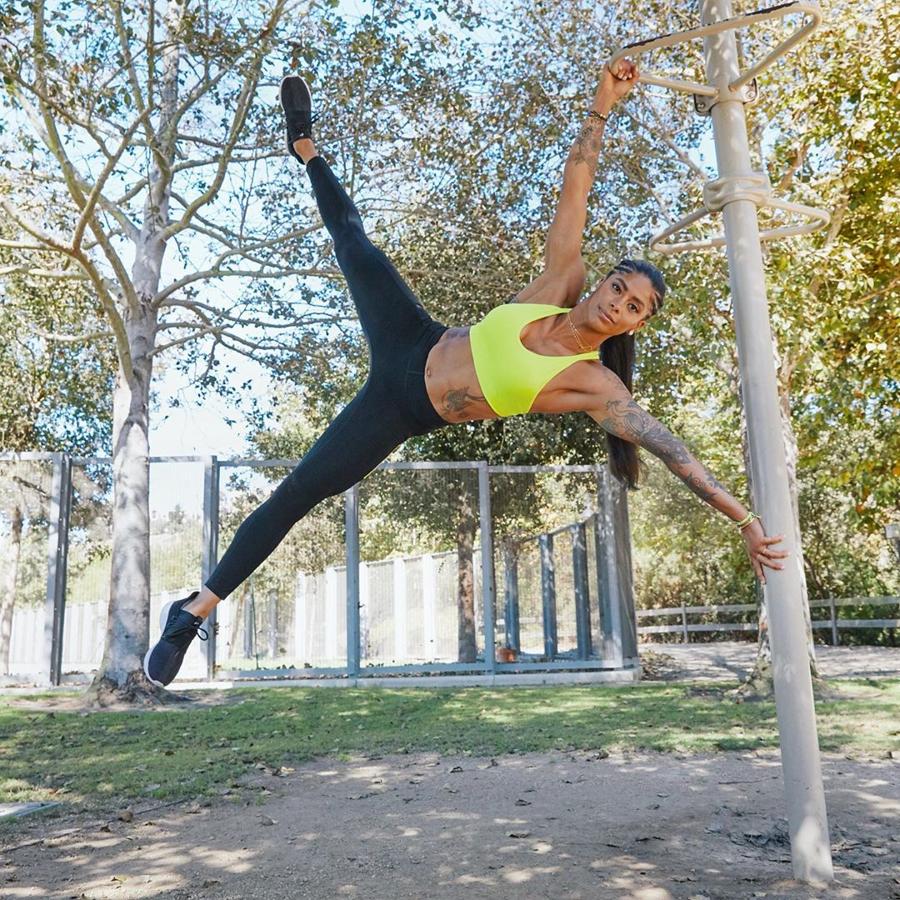 Massy Arias (@massy.arias). Cerca de 3 millones de seguidores esperan con ansia sus rutinas deportivas, sus consejos... En definitiva, se va a convertir en tu principal fuente de inspiración que te hará moverte como nunca.